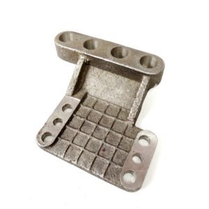 Кронштейн гидроцилиндра поворота передней оси (усиленный) Ф80-3001011