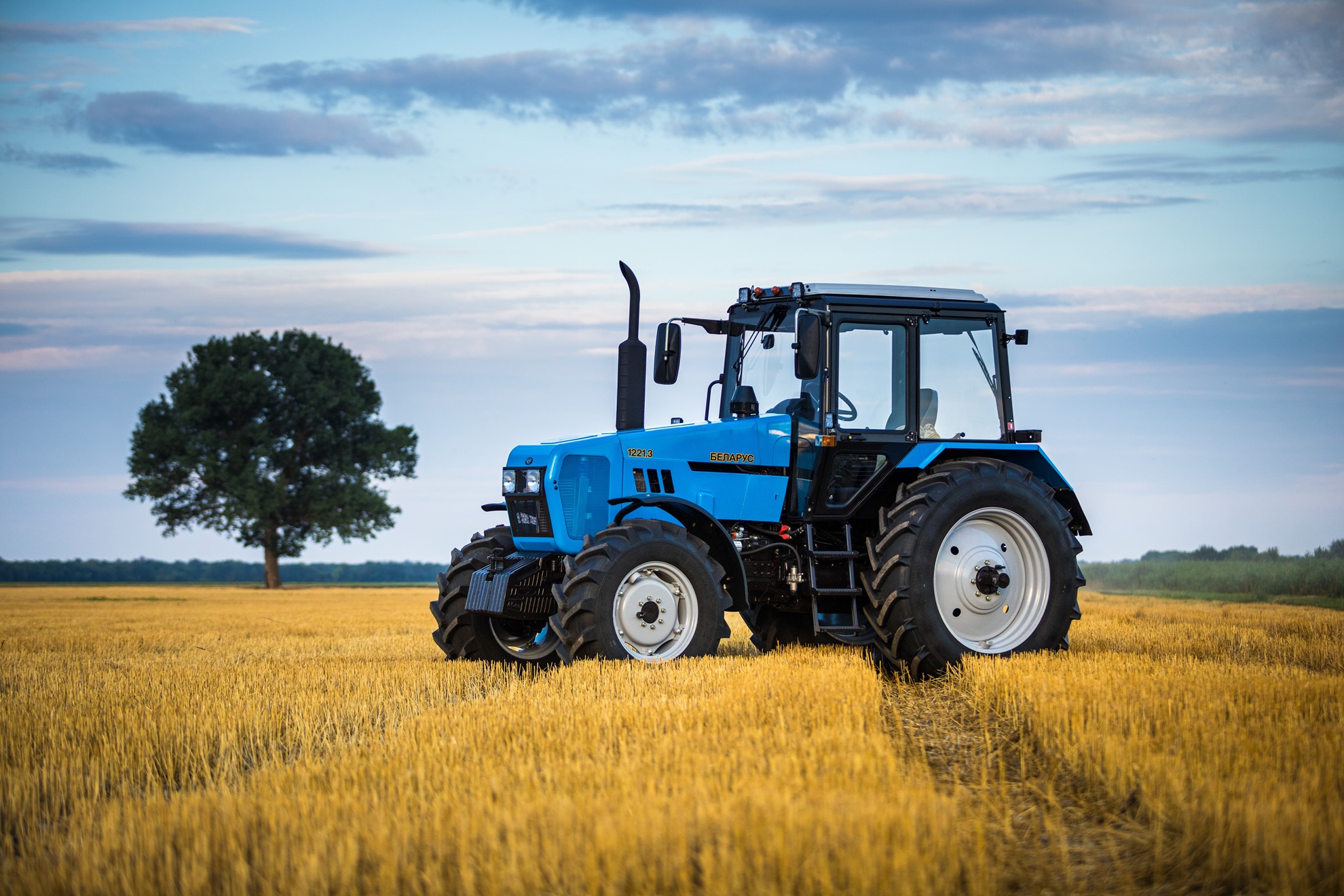 Трактор Беларус-1221.3